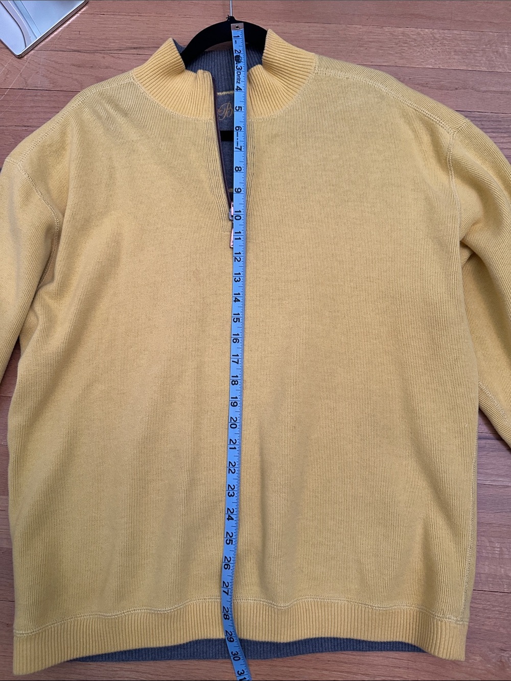 Tommy Bahama Men's Zip-Up Sweater in yellow reversing to grey - Picture 4 of 7